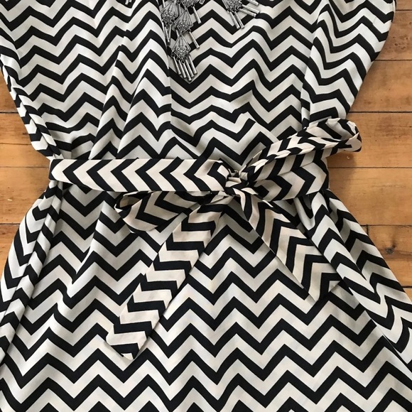 ⚡️SOLD⚡️Black and Tan chevron dress - Picture 3 of 4